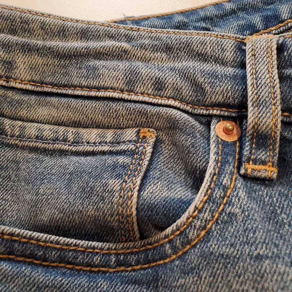 DEAR JOHN SZ 31 BLAIRE STRAIGHT LEG Stretch Distressed Cuffed 5Pocket Blue Jeans